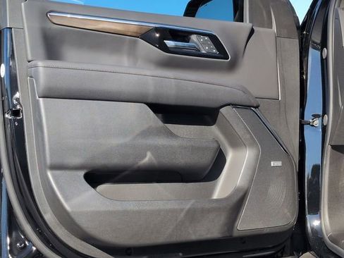 New 2025 Chevrolet Suburban High Country image 21
