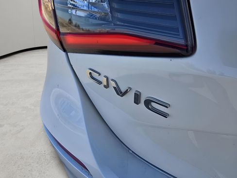 Used 2022 Honda Civic Sport Touring image 10