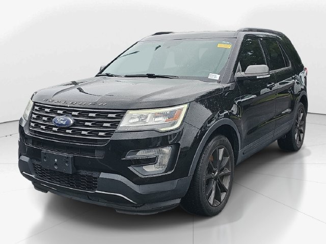 Used 2017 Ford Explorer XLT w/ Equipment Group 202A AWD/4WD image 7