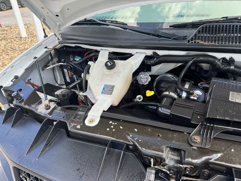 Used 2012 Chevrolet Express 2500 RWD image 26