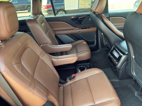 Used 2022 Lincoln Aviator Reserve w/ Elements Package Plus AWD/4WD image 17
