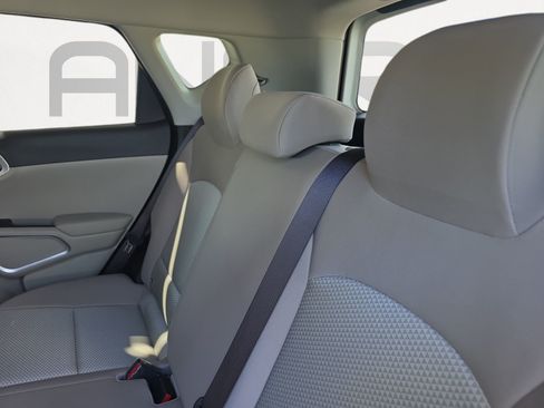 Used 2025 Kia Soul LX w/ LX Technology Package FWD image 22