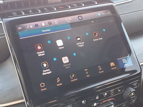 Used 2023 Jeep Grand Cherokee L Limited w/ Luxury Tech Group II image 14