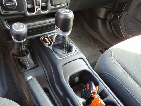 Used 2024 Jeep Wrangler Unlimited w/ Convenience Group image 14