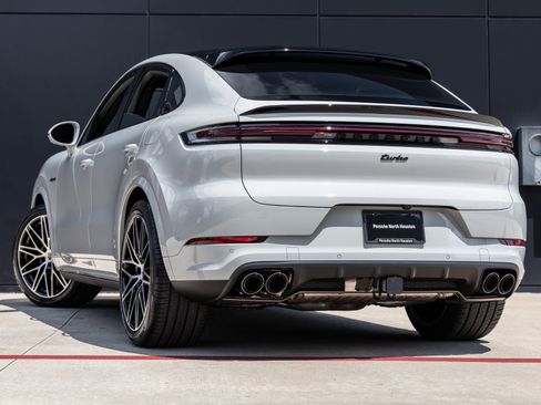 New 2026 Porsche Cayenne Turbo image 3