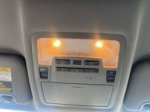 Used 2017 Toyota Highlander SE image 35