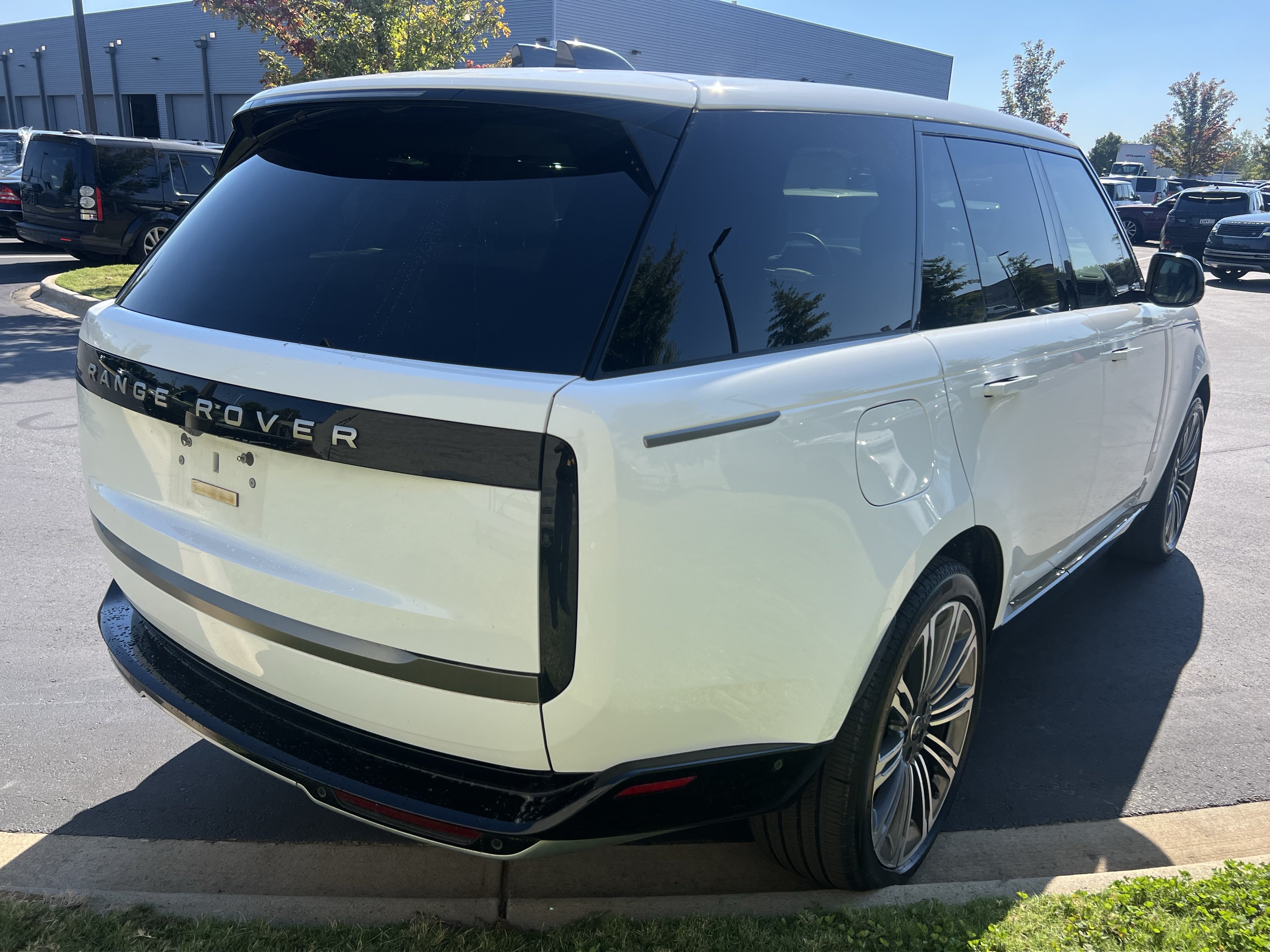 Used 2025 Land Rover Range Rover SE AWD/4WD image 7