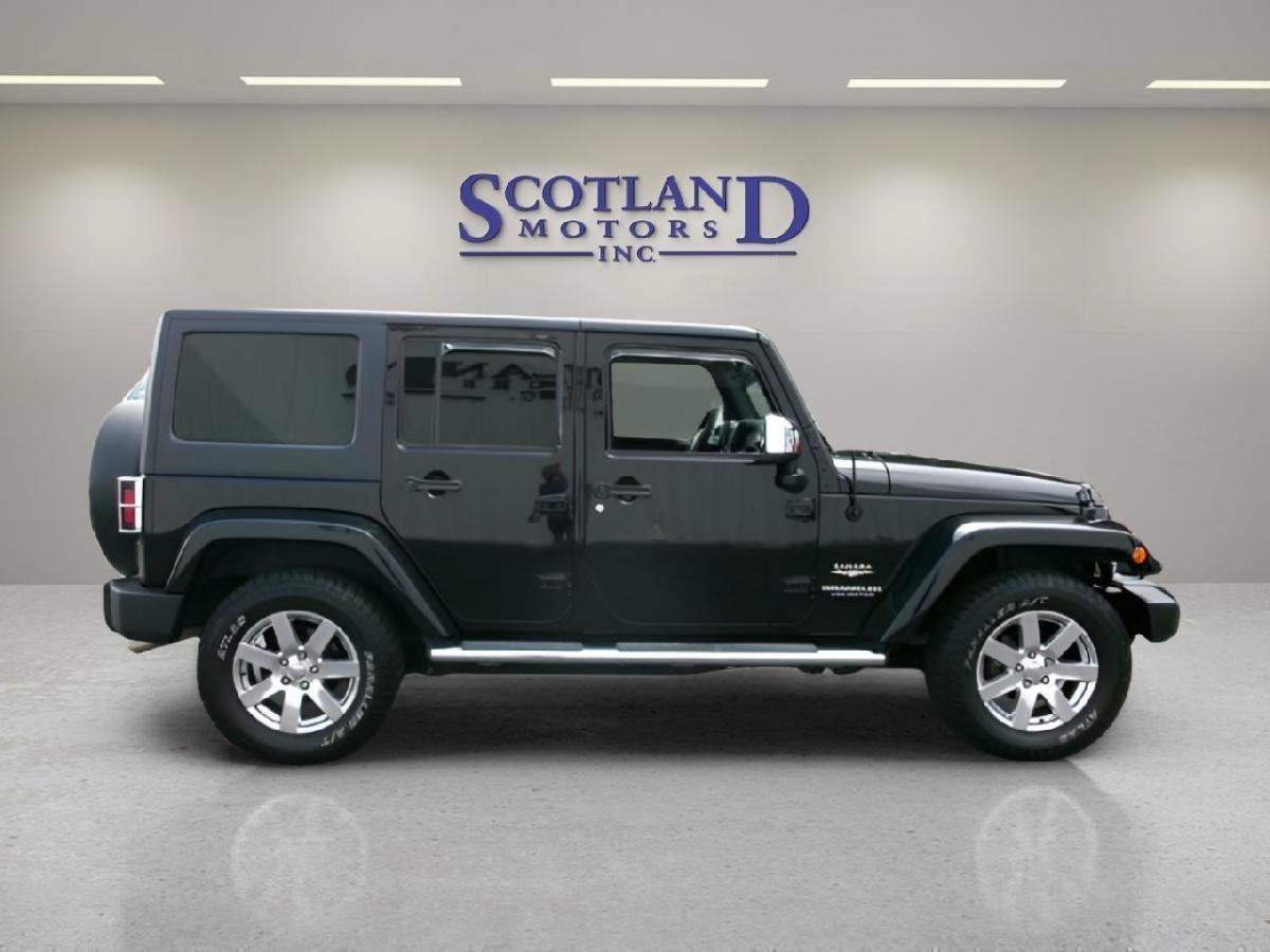 Used 2015 Jeep Wrangler Unlimited Sahara w/ Dual Top Group AWD/4WD image 5