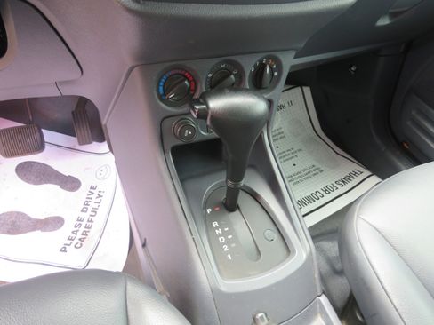 Used 2011 Ford Transit Connect XLT image 10