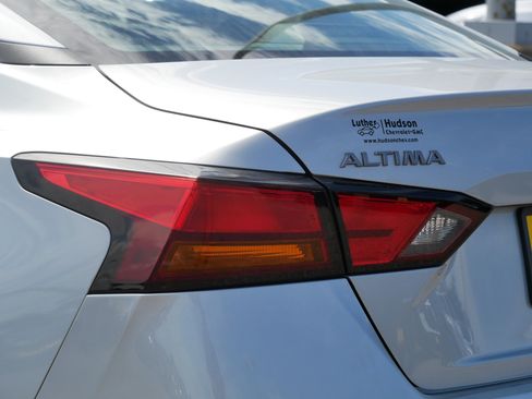Used 2023 Nissan Altima 2.5 SV FWD image 17