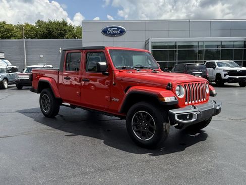 Used 2023 Jeep Gladiator Overland image 4