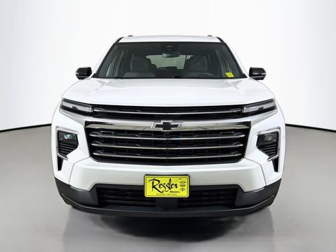 Used 2025 Chevrolet Traverse LT w/ Sun and Wheel Package AWD/4WD image 2
