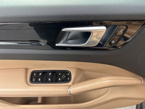 Used 2019 Porsche Cayenne Base image 4