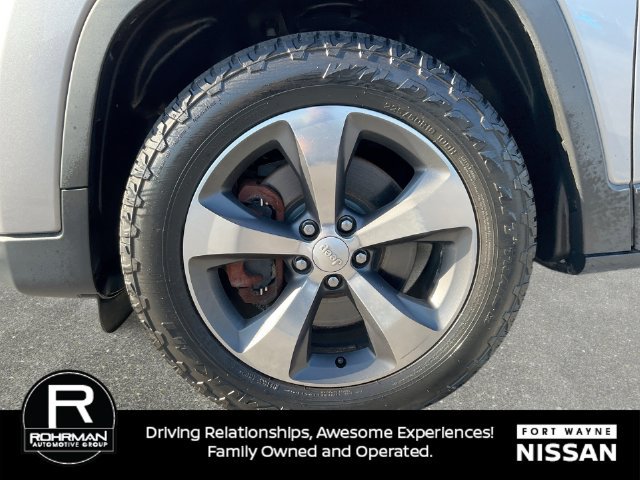 Used 2019 Jeep Cherokee Limited AWD/4WD image 10