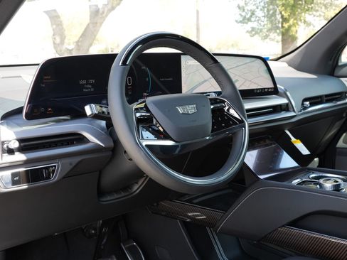 New 2026 Cadillac Vistiq Sport w/ LPO, Floor Liner Package image 17