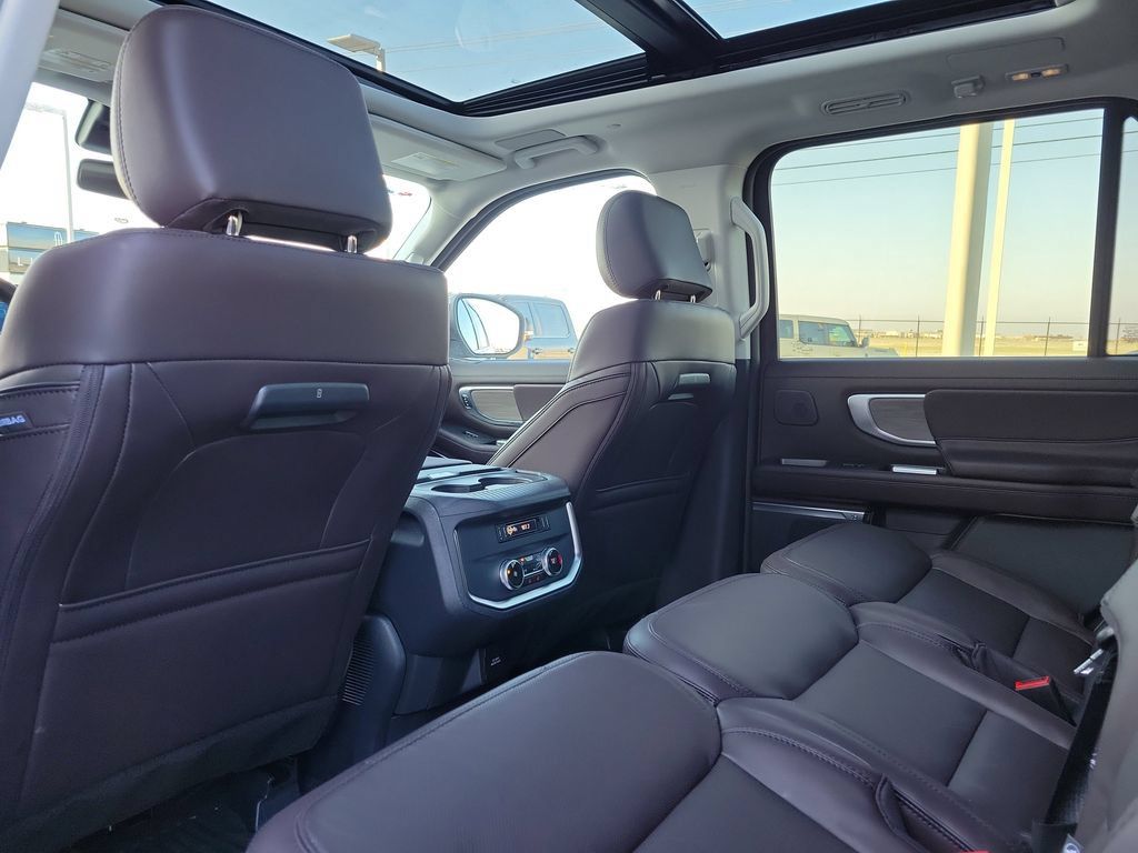 New 2025 Ford Expedition Platinum w/ Platinum Ultimate Package AWD/4WD image 15