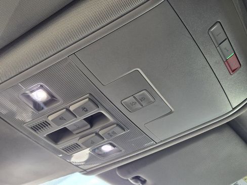 Used 2021 Volkswagen Atlas SEL Premium image 32