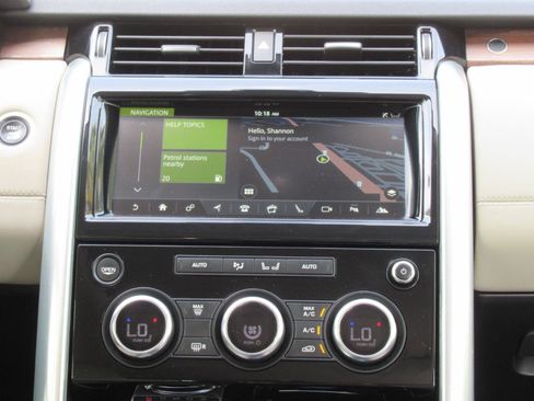 Used 2018 Land Rover Discovery HSE AWD/4WD image 16