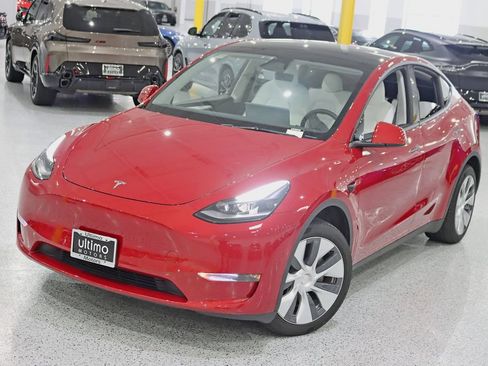 Used 2023 Tesla Model Y Long Range AWD/4WD image 6