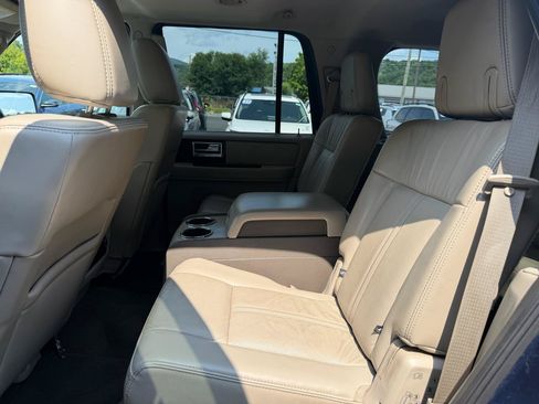Used 2017 Lincoln Navigator Select AWD/4WD image 19