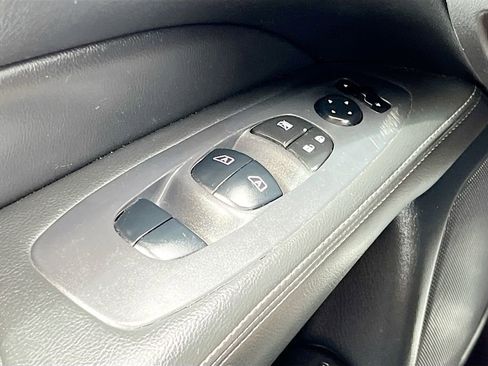 Used 2020 Nissan Pathfinder Platinum image 18