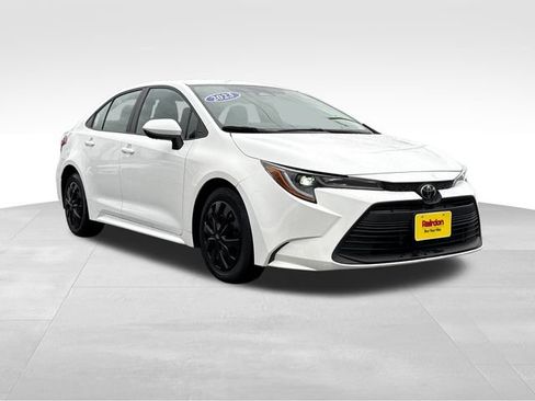 Used 2023 Toyota Corolla LE image 1
