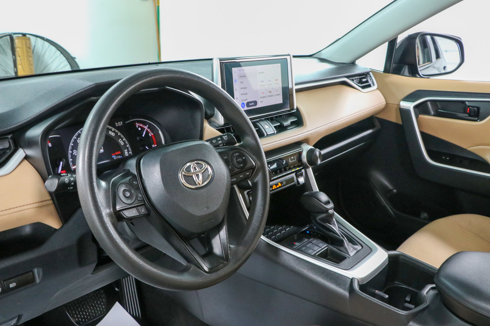 Used 2023 Toyota RAV4 LE AWD/4WD image 22