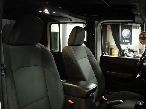 Used 2020 Jeep Gladiator Sport w/ Quick Order Package 24S image 13