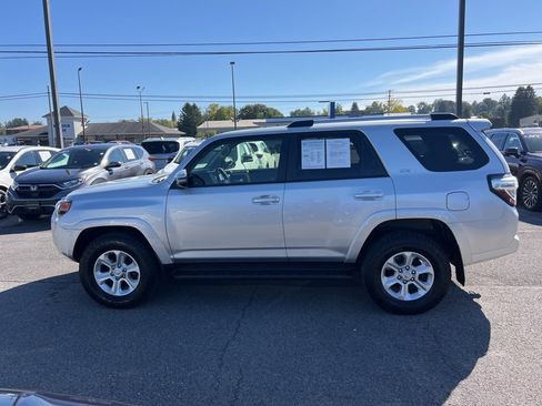 Used 2022 Toyota 4Runner SR5 Premium image 2