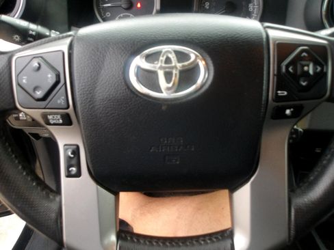 Used 2017 Toyota Tacoma SR5 image 20