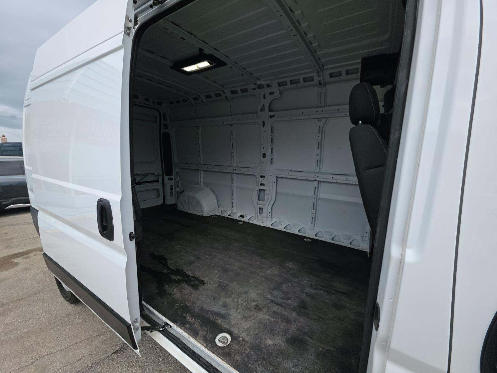 Used 2024 RAM ProMaster 2500 w/ Convenience Group FWD image 8