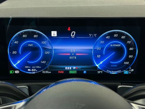 Used 2024 Mercedes-Benz EQB 300 4MATIC image 11