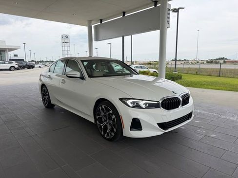 Certified 2025 BMW 330i Sedan w/ Premium Package RWD image 4