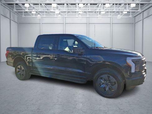 Used 2025 Ford F150 Lightning Flash image 5