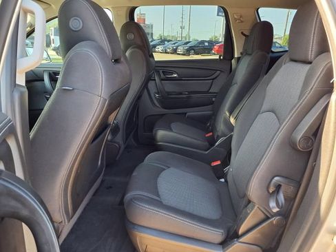 Used 2017 Chevrolet Traverse LT w/ Style and Technology Package FWD image 7