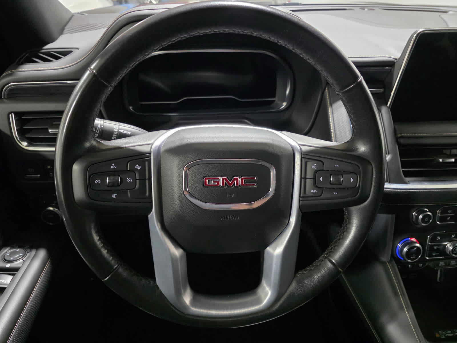 Used 2023 GMC Yukon XL SLT AWD/4WD image 21