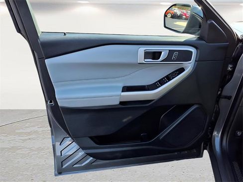 Used 2023 Ford Explorer XLT w/ Equipment Group 202A image 17