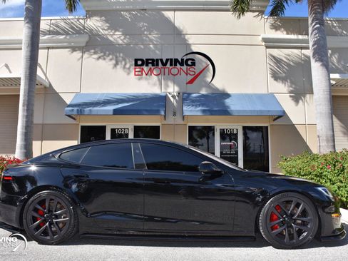 Used 2023 Tesla Model S Plaid image 6