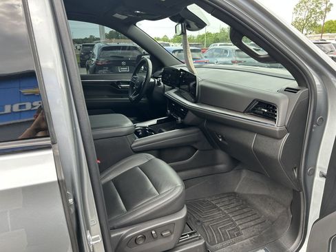 Used 2025 Chevrolet Tahoe Z71 AWD/4WD image 13