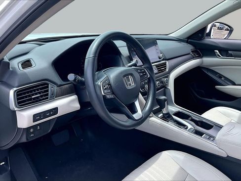 Used 2018 Honda Accord Touring image 16