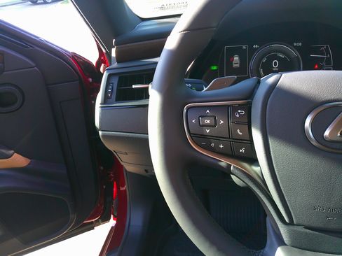 Used 2025 Lexus ES 300h w/ Premium Package image 20