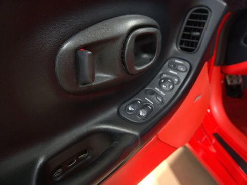 Used 2000 Chevrolet Corvette Coupe w/ Roof Pkg image 30