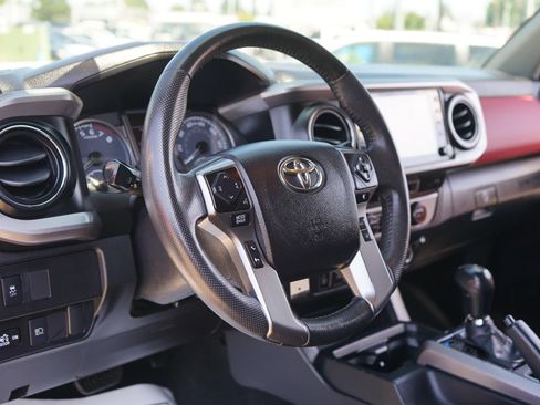Used 2021 Toyota Tacoma SR5 w/ Technology Package AWD/4WD image 11