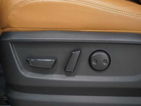 Used 2025 Nissan Armada SL AWD/4WD image 31