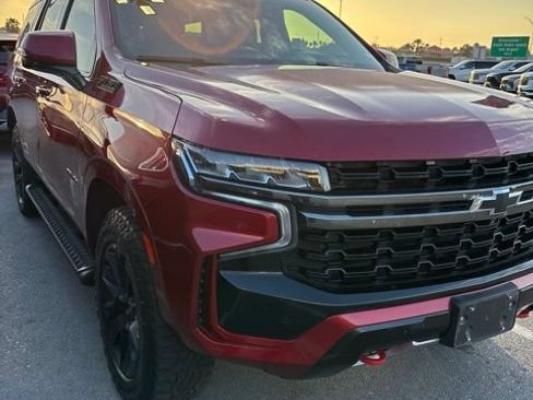 Used 2022 Chevrolet Tahoe Z71 w/ Luxury Package AWD/4WD image 10