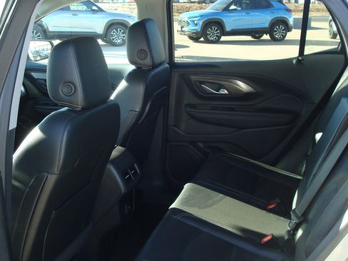 Used 2024 GMC Terrain SLT image 7