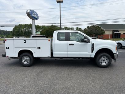 New 2025 Ford F250 XL w/ FX4 Off-Road Package