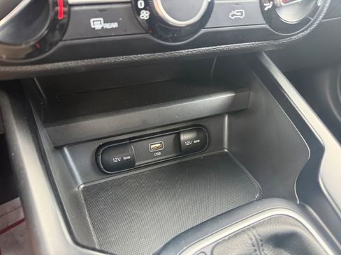 Used 2025 Kia Soul LX w/ LX Technology Package FWD image 24
