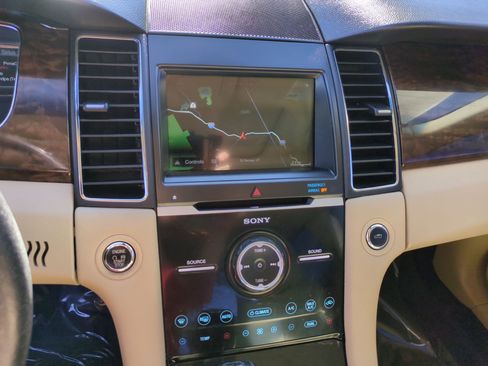 Used 2018 Ford Taurus Limited image 26