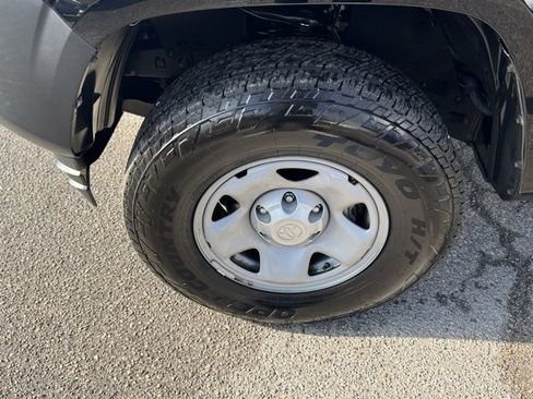 Used 2017 Toyota Tacoma SR image 8